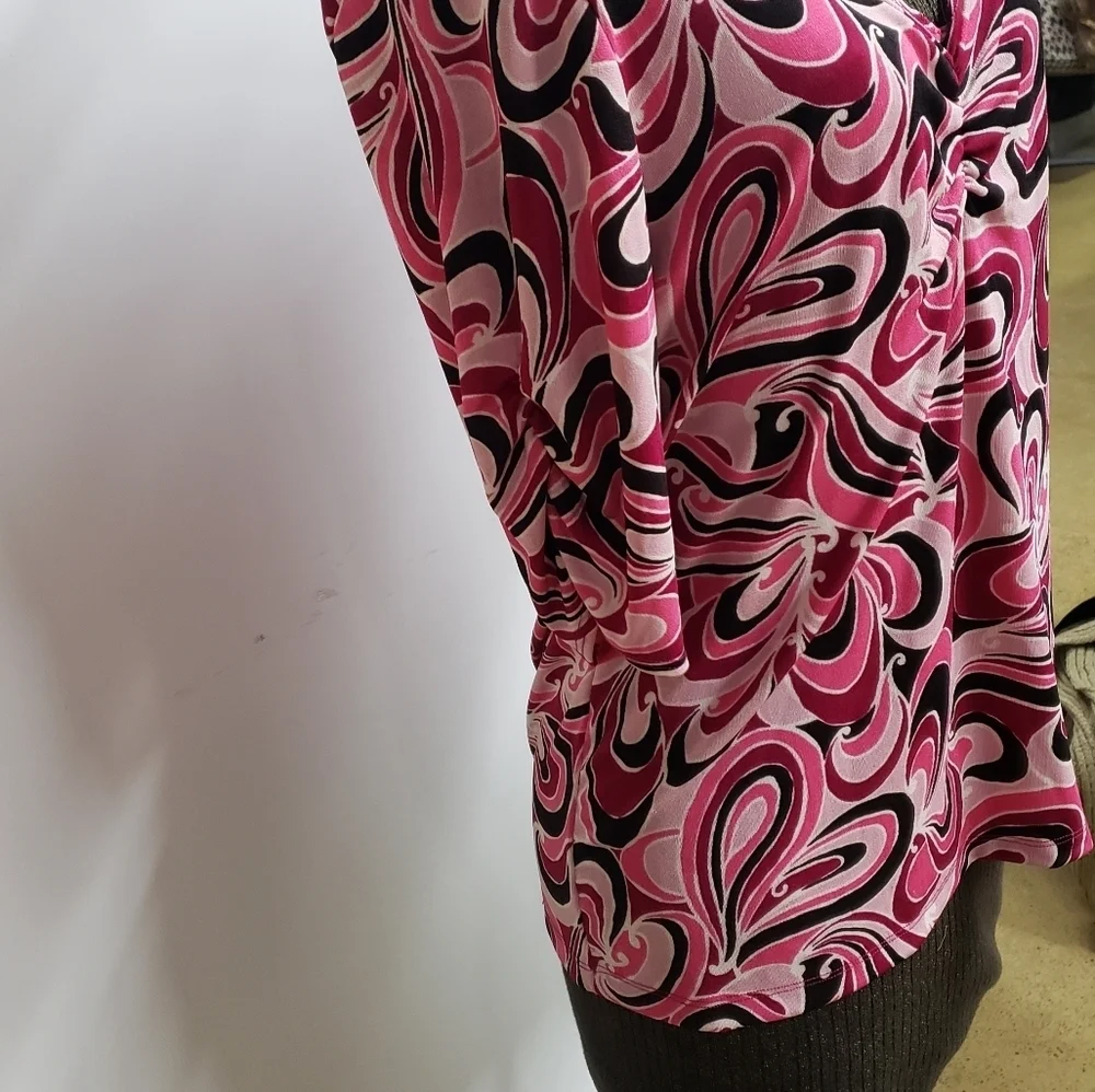 Kim & Co. Raspberry Print Top - Picture 2 of 7